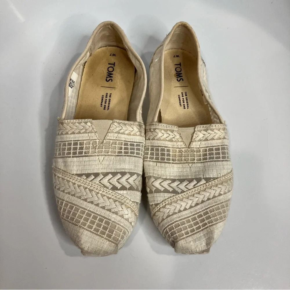 Toms off‎ white flats size 7